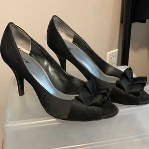 Black peep toe pumps